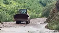 Yüksekova’da sağanak sonrası heyelan: Mezra yolu ulaşıma kapandı