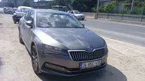 Kocaeli'de hafif ticari araç otomobile çarptı: 2 yaralı