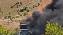 Siirt’te dehşet anları: Alev topuna dönen kamyondan saniyelerle kurtuldu