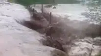 Osmaniye’nin Sumbas ilçesinde sağanak yağış sonrası dere taştı