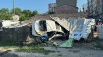 Arnavutköy’de otomobilin evin içine girmesi sonucu 5 kişi yaralandı