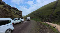 Iğdır'da sel nedeniyle kapanan köy yolu açıldı, yaralı vatandaşa ulaşım sağlandı