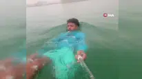 Sebte'de yüzerek sınırı geçmeye çalışan göçmenin anları kamerada