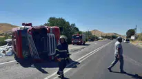 Elazığ'da su yüklü tır devrildi, 1 kişi yaralandı