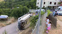 Bursa'da tarım işçilerini taşıyan servis devrildi, 6 yaralı