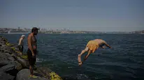 İstanbul'da sıcak hava etkisini gösterdi: denizde serinleme tercih edildi