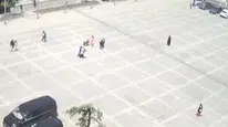 Samsun'da sıcak havadan etkilenen kadına vatandaşlar ve polis yardım etti