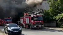Sakarya'da iki katlı binanın çatısında yangın çıktı