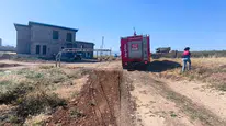 Adıyaman'da hafriyat kamyonu elektrik tellerini kopardı, yangın çıktı