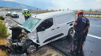 Aydın-Denizli karayolunda araç su kanalına düştü