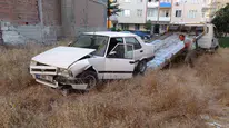 Malatya'da duvara çarpan otomobilin sürücüsü kayıplara karıştı