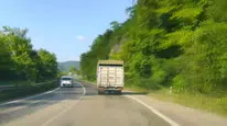 Karabük'te otomobilin son anda kurtuluş anları hafızalara kazındı