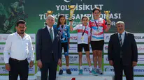 Akhisarlı bisikletçiler Türkiye yol şampiyonasında zaferle döndü