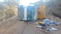 Bilecik'te hafriyat kamyonları çarpıştı: 2 yaralı