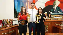 Kırşehirli milli sporcular, Başkan Demirci'yi ziyaret ederek başarılarını paylaştı