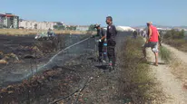 Burhaniye'de ot yangınına vatandaşlar da dahil oldu