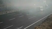Kocaeli'de geri dönüşüm deposunda çıkan yangın yolları etkiledi