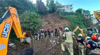 Büyükçekmece’de toprak kaymasında kaybolan iki kişiyi arama çalışmaları devam ediyor