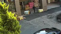 Bayrampaşa'da sinyal kesiciyle hırsızlık yapan iki kişi yakalandı