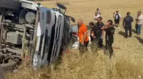 Elazığ'da freni boşalan kamyon yan yattı, büyük bir tehlike atlatıldı
