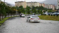 Erzurum'daki sağanak yağış, ulaşımı olumsuz etkiledi