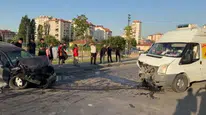 Kayseri'de otomobil ile ticari aracın çarpışması sonucu yaralılar var