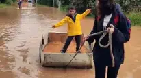 Sakarya'da sağanak yağış taşkına neden oldu, mahalle Venedik'e döndü