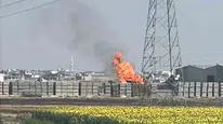 Mardin'de çıkan tarla yangını parke taşı imalathanesine zarar verdi
