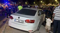 Adıyaman'da kontrolden çıkan otomobil park halindeki araca çarptı: 5 yaralı