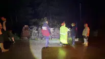 Artvin Hopa'da kamyon dere yatağına devrildi: 1 yaralı