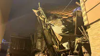 Fatih'te ahşap tarihi binada kısmi çökme meydana geldi