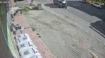 Elazığ'da peş peşe iki kaza güvenlik kameralarına böyle yansıdı