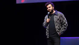 Londra’da kahkaha, Türkiye’ye destek: Hasan Can Kaya’dan bağış