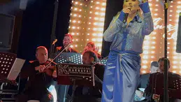 Muazzez Ersoy Mersin’de bayram gecesine damga vurdu