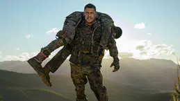 Alan Ritchson performansıyla War Machine’de öne çıkıyor!