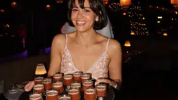 Gelinlikten önce pembe payet... İbrahim Selim’in nişanlısı bekarlığa böyle veda etti!