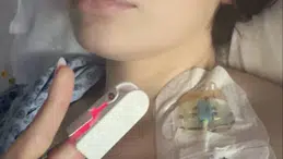 Doktor hatası hayatını kararttı! Ünlü oyuncu 7. kez ameliyat oldu: 'Kimse ne yapacağını bilmiyor!'