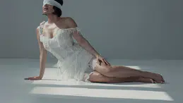 Göksel gözlerini kapattı kamera karşısına geçti!