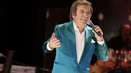 4 kuşağın sesi Erol Evgin sevilen şarkılarıyla yüreklere dokundu