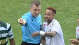 Neymar tabela hatası nedeniyle oyundan çıkınca hakemlere tepki gösterdi