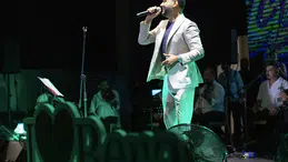 Alişan Bera Alanya Otel konserinde evlilikte mutluluğun sırrını açıkladı