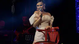 Deniz Seki Çandarlı Cumhuriyet Meydanı açılışında konser verdi