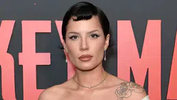 Halsey oğluna ne yazdı? Yine Türkçe mi paylaştı, Halsey’nin oğlu Lego ile ne yaptı?