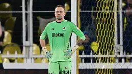 Fenerbahçe'nin kalesine büyük darbe! Mert Günok sahalardan ne kadar uzak kalacak?