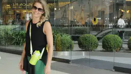 Burcu Biricik kızı Luna ile Zorlu AVM'de görüntülendi