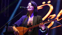 Kırıkkale'de Cumhuriyet coşkusu: Özlem Özdil türküleriyle sahne aldı