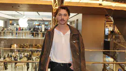 Onur Bay yeni imajıyla Zorlu AVM'de görüntülendi
