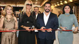 Tuğba Özay ve Ebru Polat'ın katıldığı restorandaki açılışta magazin rüzgarı esti
