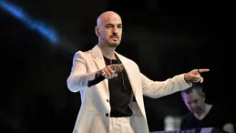 Soner Sarıkabadayı kapalı gişe turnesini 10 şehre taşıyor