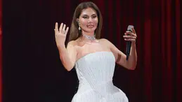 Ebru Yaşar Volkswagen Arena konserlerinde 360 derece sahne açtı